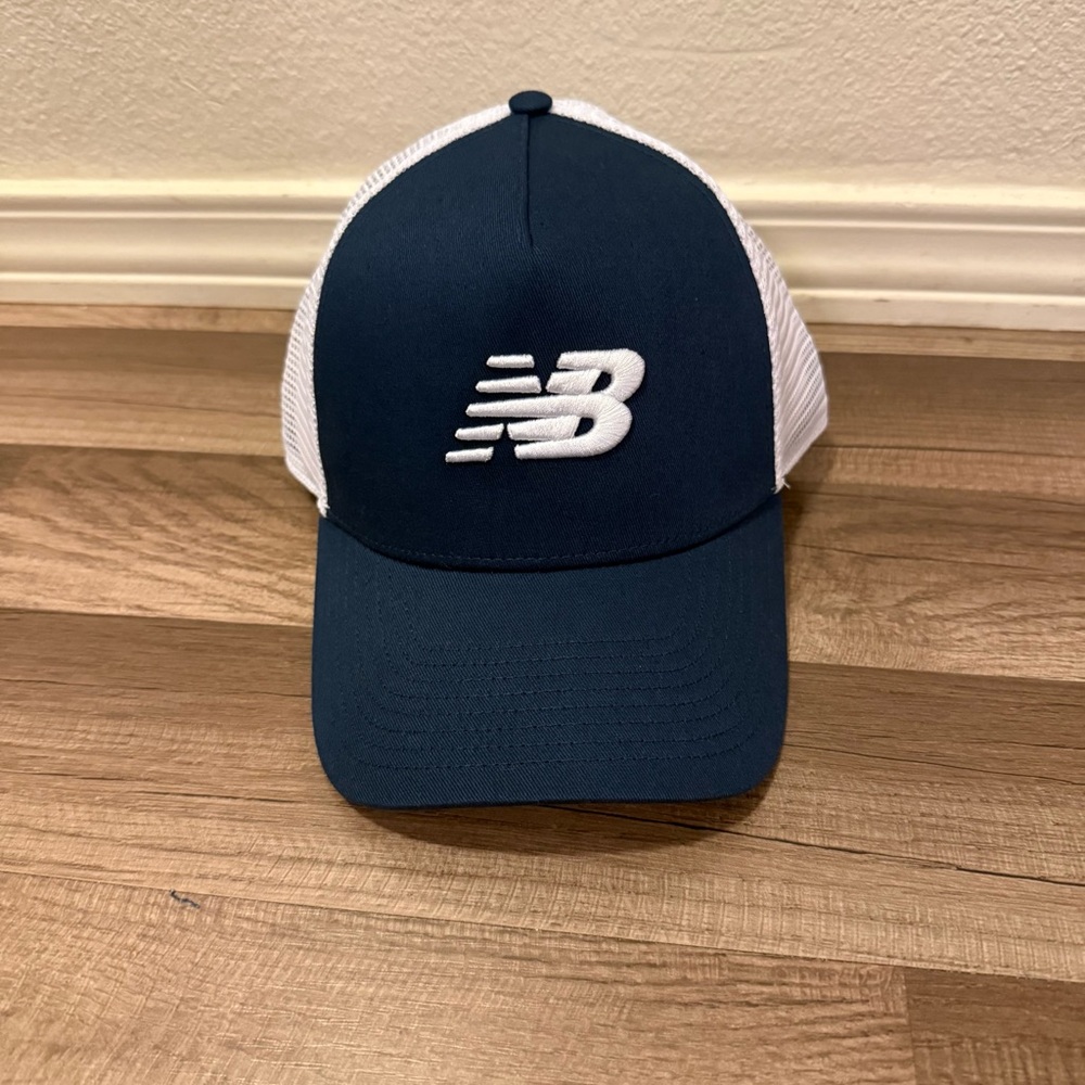 New Balance Dark Blue Cap with White Mesh - Picture 5 of 10